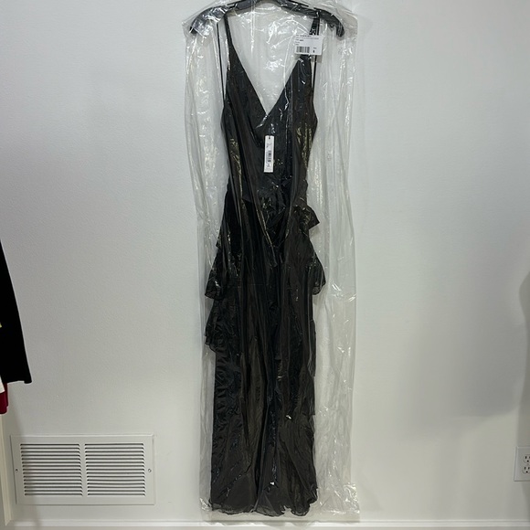 Alice + Olivia Emelia Silk V-neck Eyelet Ruffle Maxi Dress In Black - 6 - Picture 4 of 7